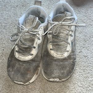 very dirty pumas, i can try and clean them up